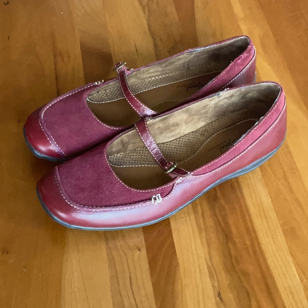 Burgundy leather flats, cute and comfortable!